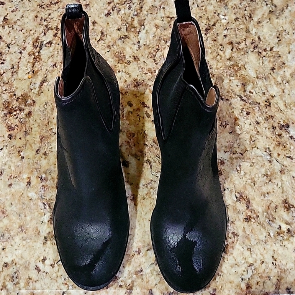 Donal Pliner black platform booties
